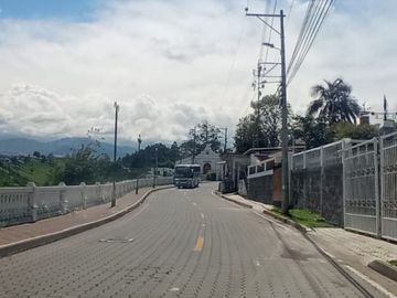 SE VENDE LINDA CASA DE ESTRENO SECTOR JATUMPUNGO, SANGOLQUI - VALLE DE LOS CHILLOS