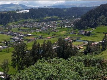 SE VENDE LINDA CASA DE ESTRENO SECTOR JATUMPUNGO, SANGOLQUI - VALLE DE LOS CHILLOS