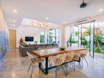 4-Bedroom Luxury Villa Walking Distance to Berawa Beach