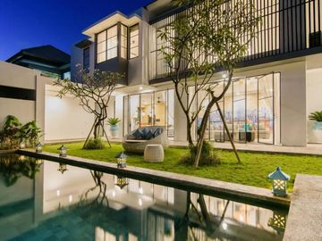 4-Bedroom Luxury Villa Walking Distance to Berawa Beach