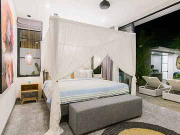 4-Bedroom Luxury Villa Walking Distance to Berawa Beach