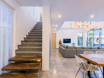 4-Bedroom Luxury Villa Walking Distance to Berawa Beach
