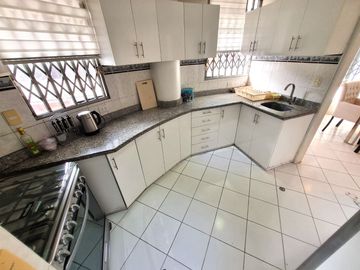 VENTA de DPTO. Flat en SURCO (Urb. Las Gardenias, límite con Chacarilla)