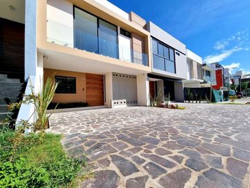 Casa Inteligente en venta en Coto de Valle Imperial Zapopan
