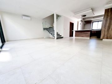 Casa Inteligente en venta en Coto de Valle Imperial Zapopan