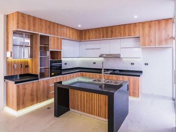 HERMOSA CASA DE ESTRENO PISCINA EN VENTA - URB. BOULEVARD PARK PLAZA - PIURA
