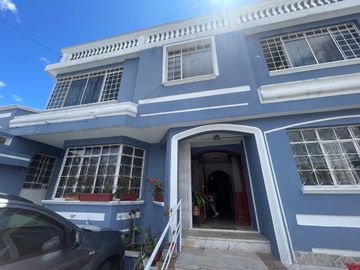 Casa de venta en Cumbayá sector la primavera Quito Ecuador de 4 dormitorios.