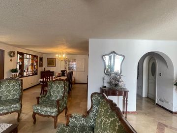 Casa de venta en Cumbayá sector la primavera Quito Ecuador de 4 dormitorios.