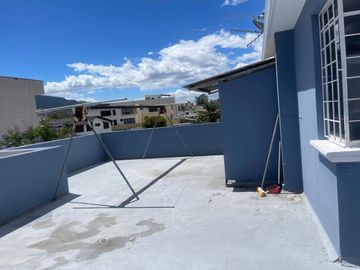 Casa de venta en Cumbayá sector la primavera Quito Ecuador de 4 dormitorios.