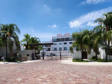 CASA DEL LAGO EN CORREGIDORA