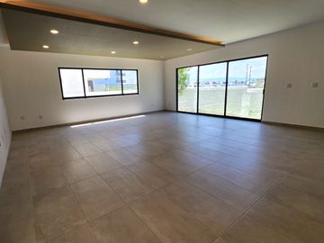CASA DEL LAGO EN CORREGIDORA