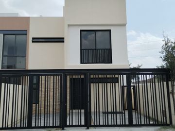 CASA EN VENTA EN PARQUES VALLARTA