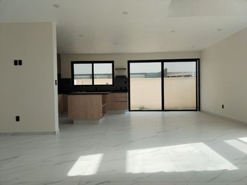 CASA EN VENTA EN PARQUES VALLARTA
