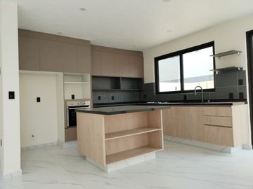 CASA EN VENTA EN PARQUES VALLARTA