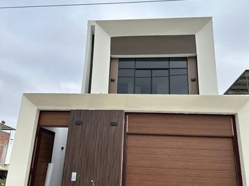 LINDA CASA DE ESTRENO EN VENTA EN URB.ALAMEDA COUNTRY CLUB CASTILLA