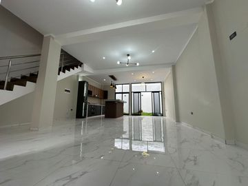 LINDA CASA DE ESTRENO EN VENTA EN URB.ALAMEDA COUNTRY CLUB CASTILLA