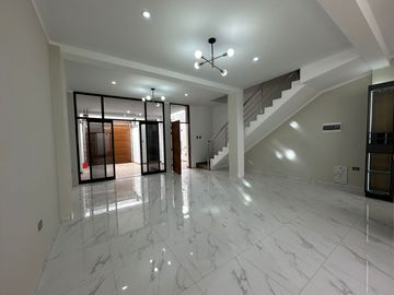 LINDA CASA DE ESTRENO EN VENTA EN URB.ALAMEDA COUNTRY CLUB CASTILLA