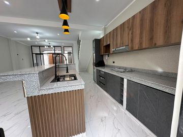 LINDA CASA DE ESTRENO EN VENTA EN URB.ALAMEDA COUNTRY CLUB CASTILLA