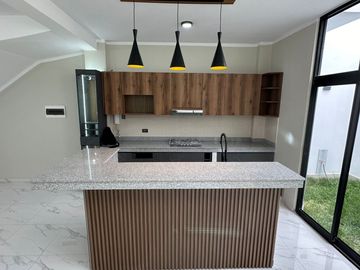 LINDA CASA DE ESTRENO EN VENTA EN URB.ALAMEDA COUNTRY CLUB CASTILLA