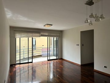 Oportunidad de venta de departamento en condominio Las Colinas del Prado, Urb Los Alamos