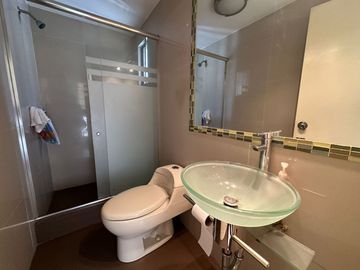 Oportunidad de venta de departamento en condominio Las Colinas del Prado, Urb Los Alamos