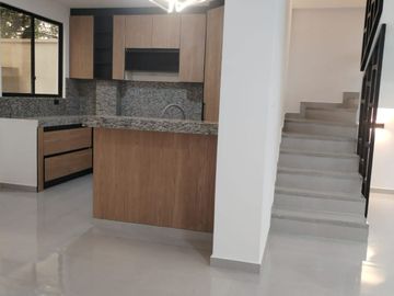 VENTA DE CASA EN LA URBANIZACION NUEVO PORTON