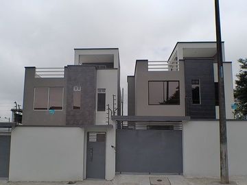VENTA DE CASA EN LA URBANIZACION NUEVO PORTON