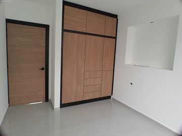 VENTA DE CASA EN LA URBANIZACION NUEVO PORTON