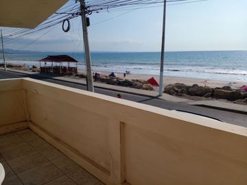 ¡DE OPORTUNIDAD! CASA DE DOS PISOS EN VENTA FRENTE AL MAR EN CRUCITA