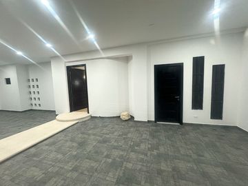 Fantástica Casa en VENTA 100% Remodelada Av.Acanceh, SM 11, Cancún