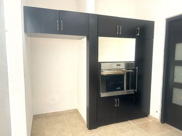 Fantástica Casa en VENTA 100% Remodelada Av.Acanceh, SM 11, Cancún