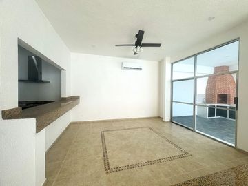 Fantástica Casa en VENTA 100% Remodelada Av.Acanceh, SM 11, Cancún