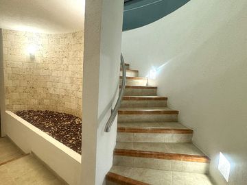 Fantástica Casa en VENTA 100% Remodelada Av.Acanceh, SM 11, Cancún