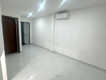 Fantástica Casa en VENTA 100% Remodelada Av.Acanceh, SM 11, Cancún