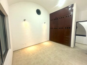Fantástica Casa en VENTA 100% Remodelada Av.Acanceh, SM 11, Cancún