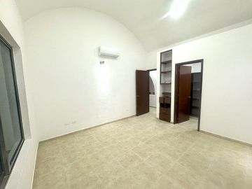 Fantástica Casa en VENTA 100% Remodelada Av.Acanceh, SM 11, Cancún