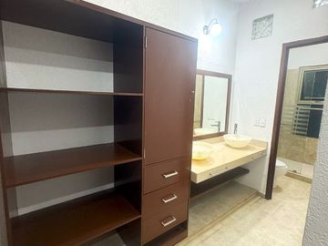 Fantástica Casa en VENTA 100% Remodelada Av.Acanceh, SM 11, Cancún