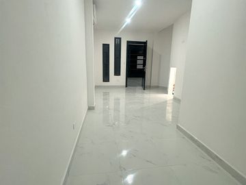 Fantástica Casa en VENTA 100% Remodelada Av.Acanceh, SM 11, Cancún