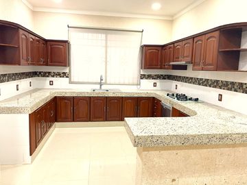 Espectacular Casa en Venta en Cancún, SM 11