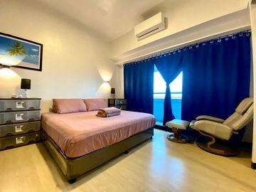 Spacious 3 bedroom apartment with stunning view near Robinsons Place Manila