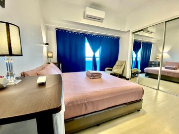 Spacious 3 bedroom apartment with stunning view near Robinsons Place Manila