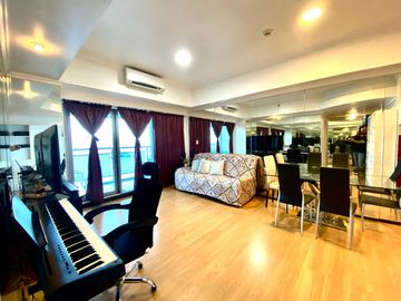 Spacious 3 bedroom apartment with stunning view near Robinsons Place Manila