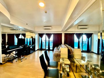 Spacious 3 bedroom apartment with stunning view near Robinsons Place Manila