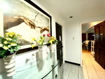 Spacious 3 bedroom apartment with stunning view near Robinsons Place Manila