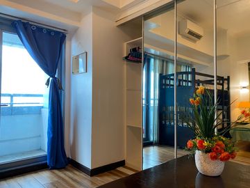 Spacious 3 bedroom apartment with stunning view near Robinsons Place Manila