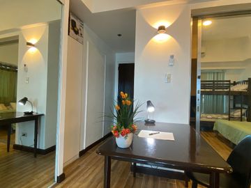 Spacious 3 bedroom apartment with stunning view near Robinsons Place Manila