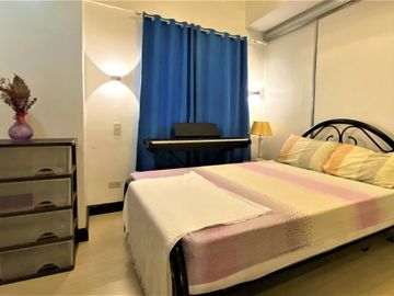 Spacious 3 bedroom apartment with stunning view near Robinsons Place Manila