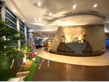 Spacious 3 bedroom apartment with stunning view near Robinsons Place Manila