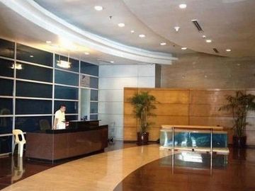 Spacious 3 bedroom apartment with stunning view near Robinsons Place Manila