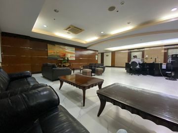 Spacious 3 bedroom apartment with stunning view near Robinsons Place Manila